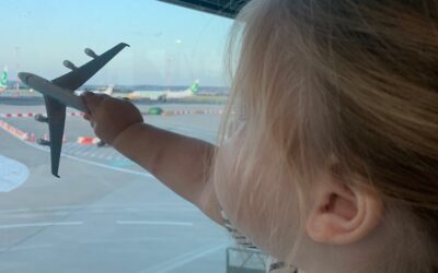 Voyager en avion avec un bébé quand on a peur de l’avion